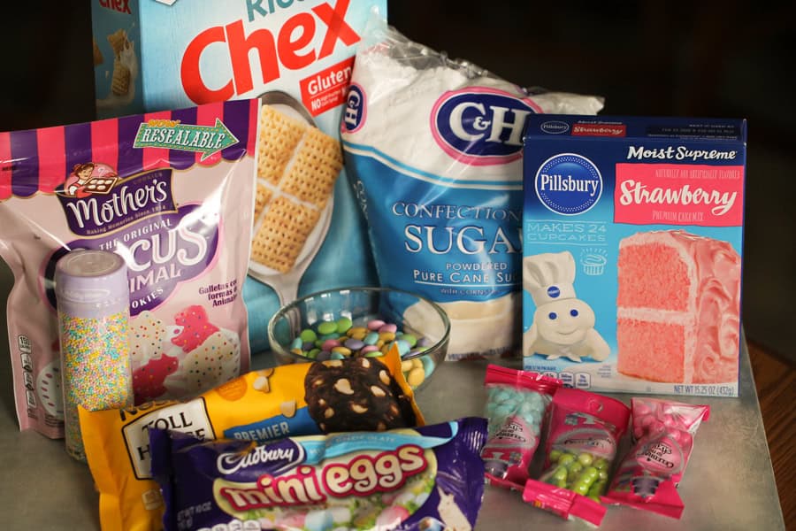 Ingredients needed to make Easter Bunny Muddy Buddies.